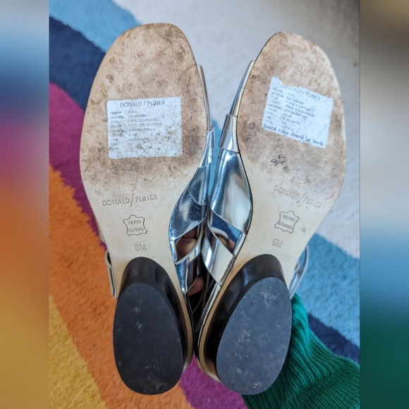 Silver Chrome Sandals Low Heels By Donald Pliner Size 6 - Picture 7 of 7